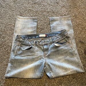 SO Blue Ankle Cropped Jeans with Distressed Look